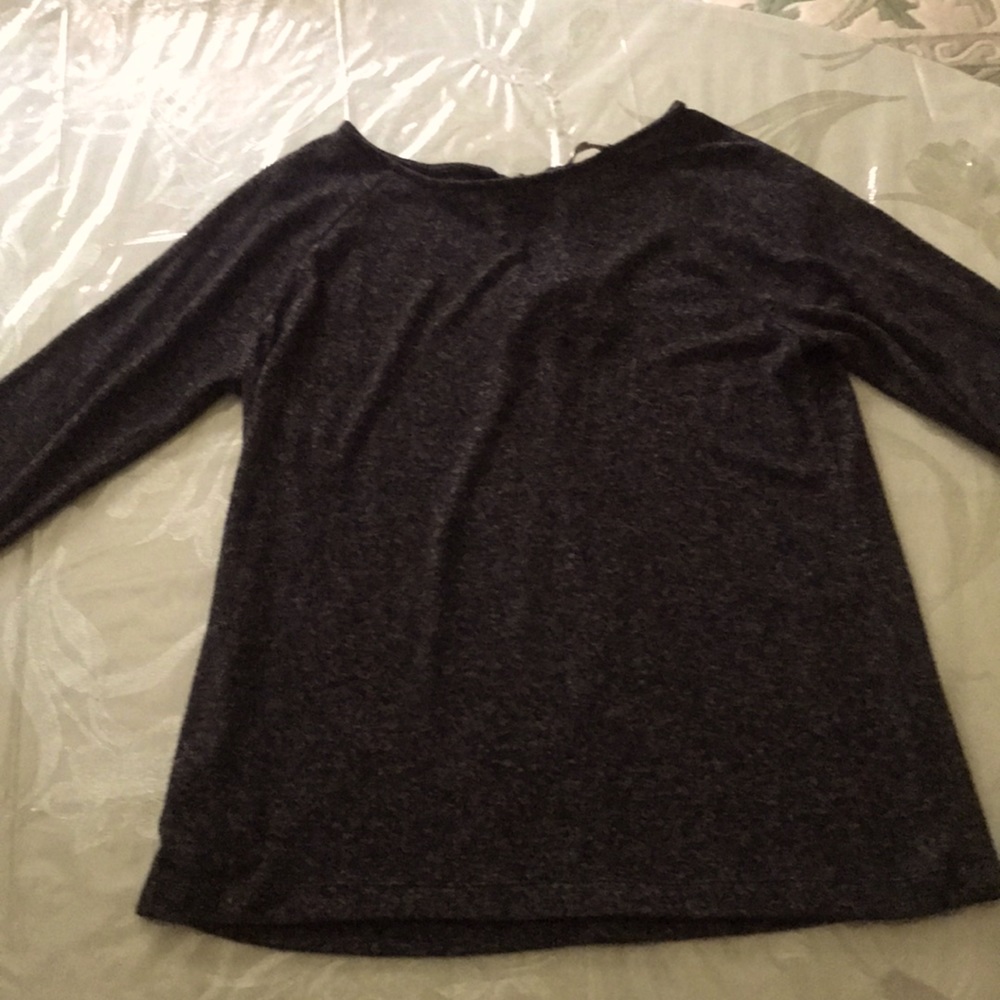 Women ‘s long sleeve top